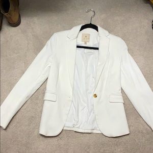 Comfortable white blazer! Stretch material